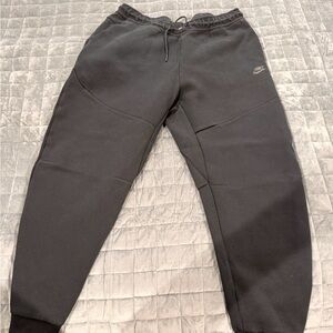 Nike Tech Men’s Charcoal Sweatpants